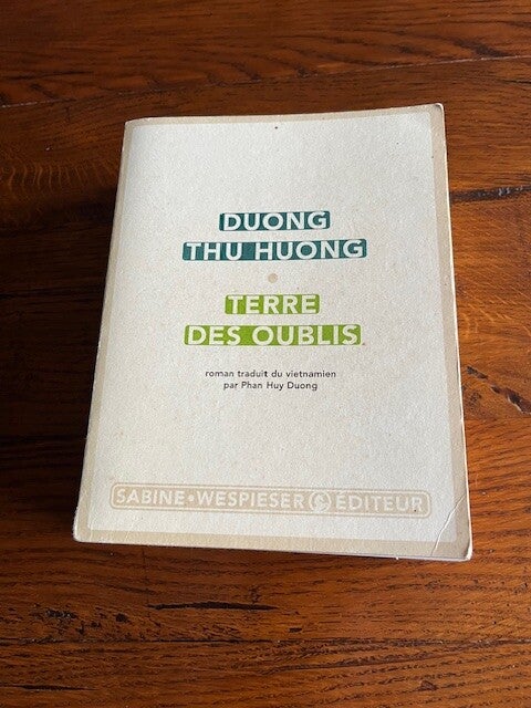 "Terre des oublis" Duong Thu Huong/ Roman - Asie