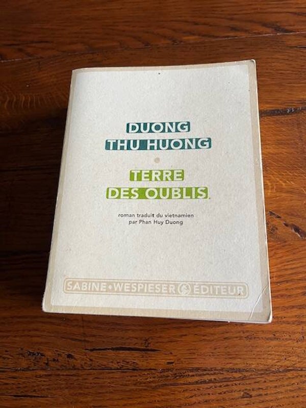 "Terre des oublis" Duong Thu Huong/ Roman - Asie