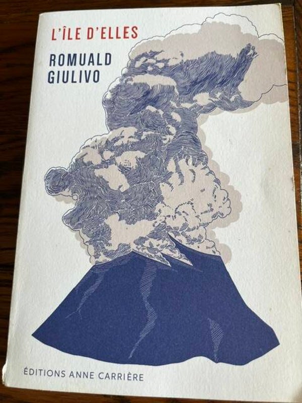 "L'ÎLE D'ELLES" Romuald Giulivo/Romans- Livres Auteurs étrangers