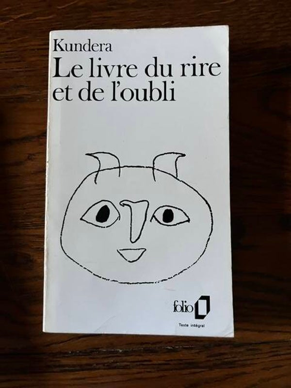 "Le livre du rire et de l'oubli" Milan Kundera/Romans- Livres auteurs étrangers