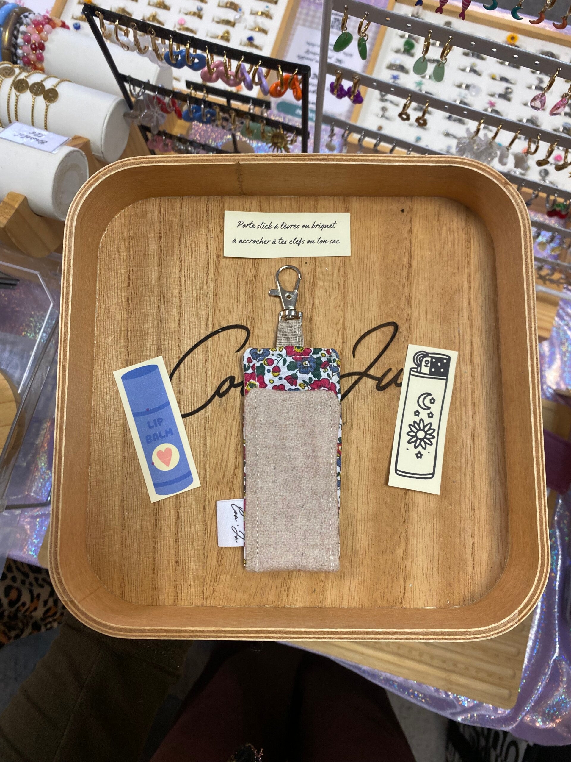 🤍 Porte-clés porte baume beige texturé & fleuri