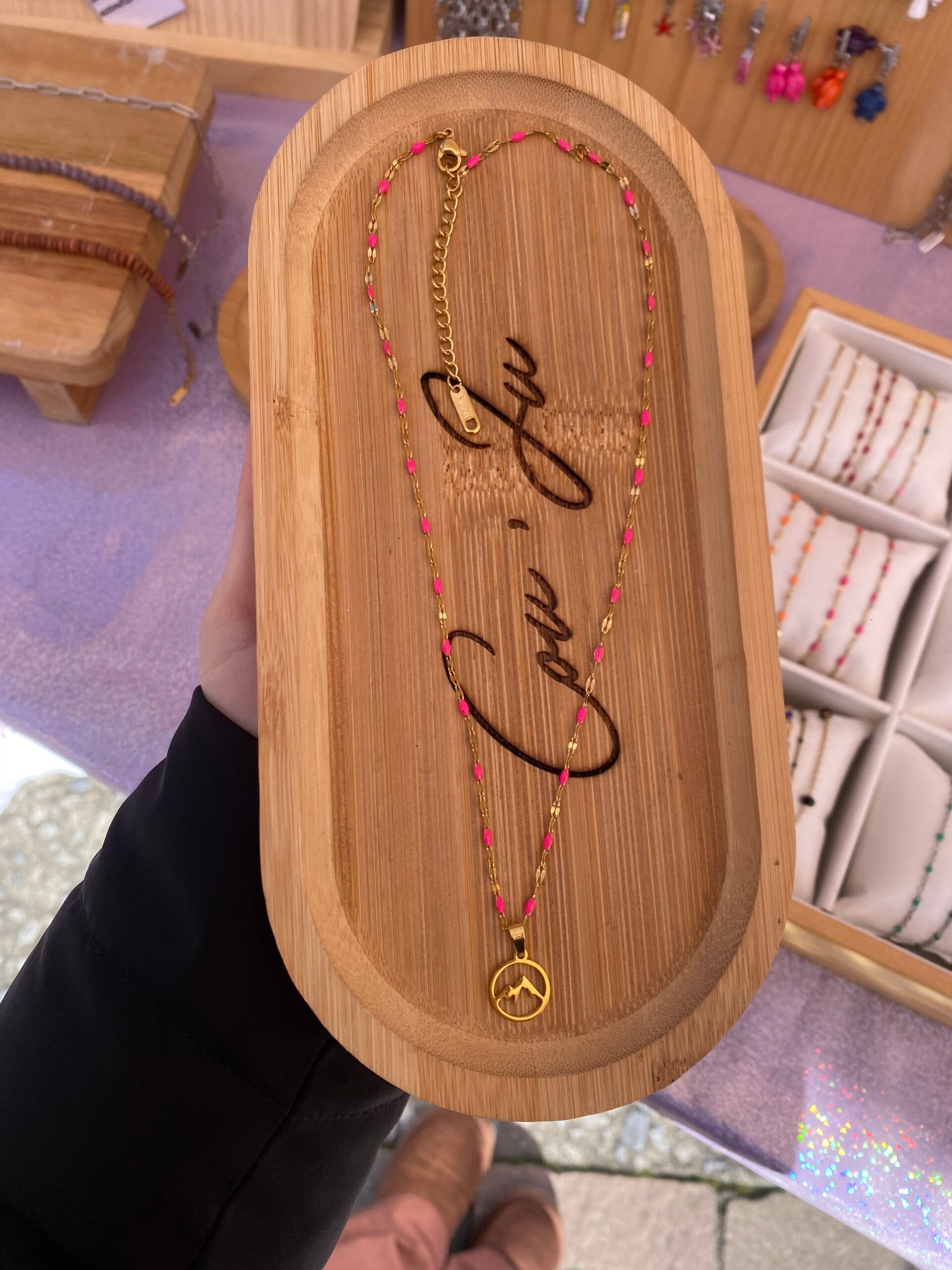 🌸 Collier petites billes roses & pendentif montagne