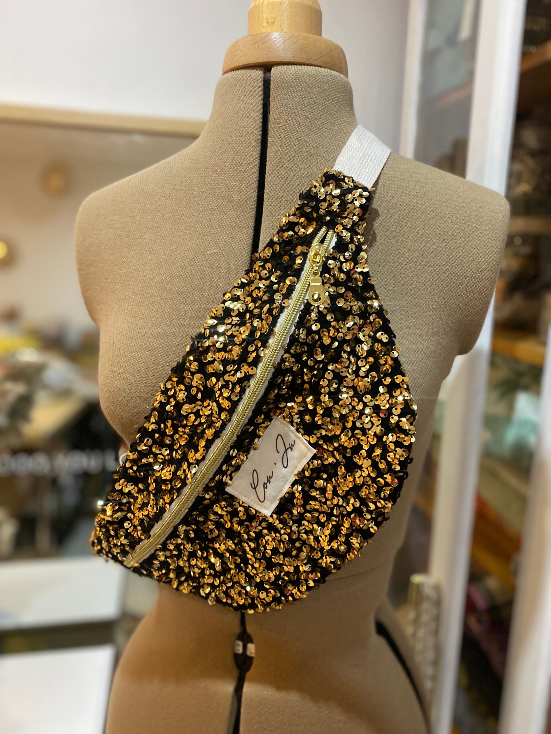 Banane à sequins dorés ✨