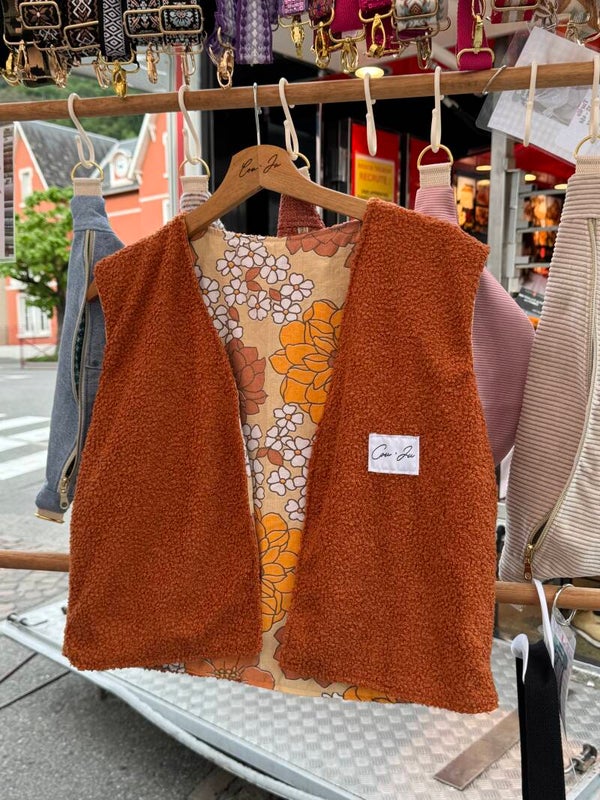 Gilet sans manches bouclette orange — Taille S/M (court, sans poche)