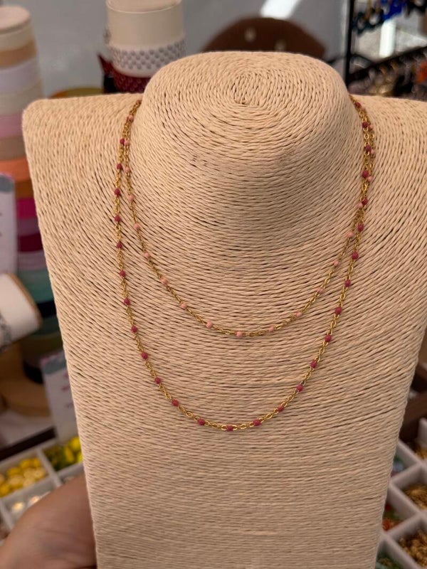 Collier doré points rose clair ou foncé
