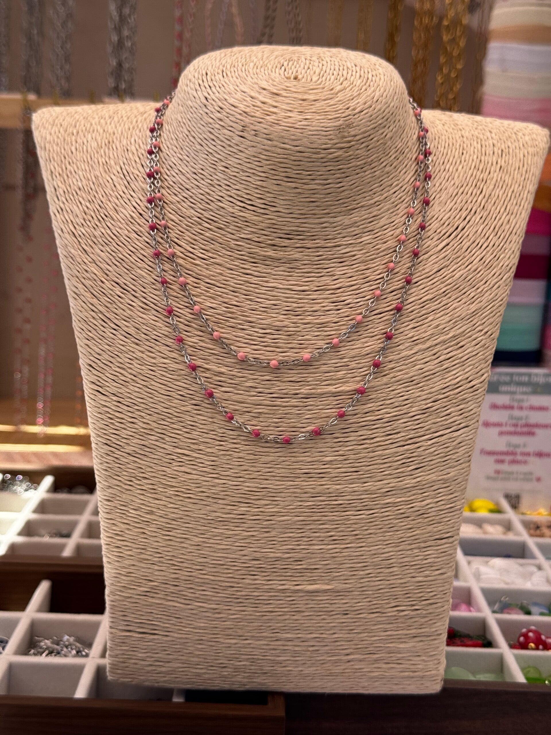 Collier argenté points rose clair ou foncé