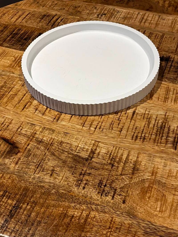 Teller geriffelt rund