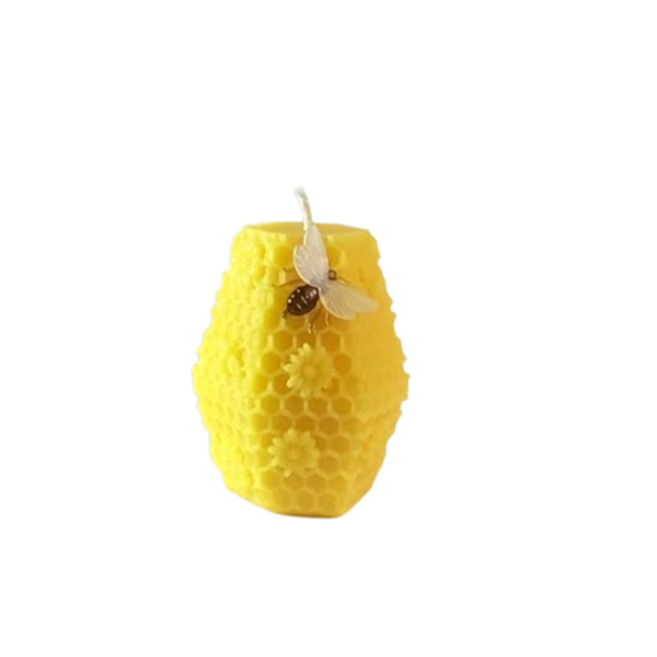 Bienenwachskerze „Bienenkorb mit Blüten & Biene“ – verspielt & liebevoll gestaltet