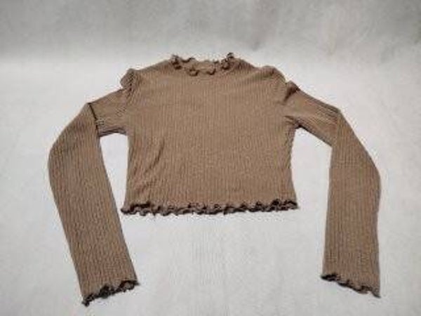 krótka bluzka  z falbanką rozmiar s