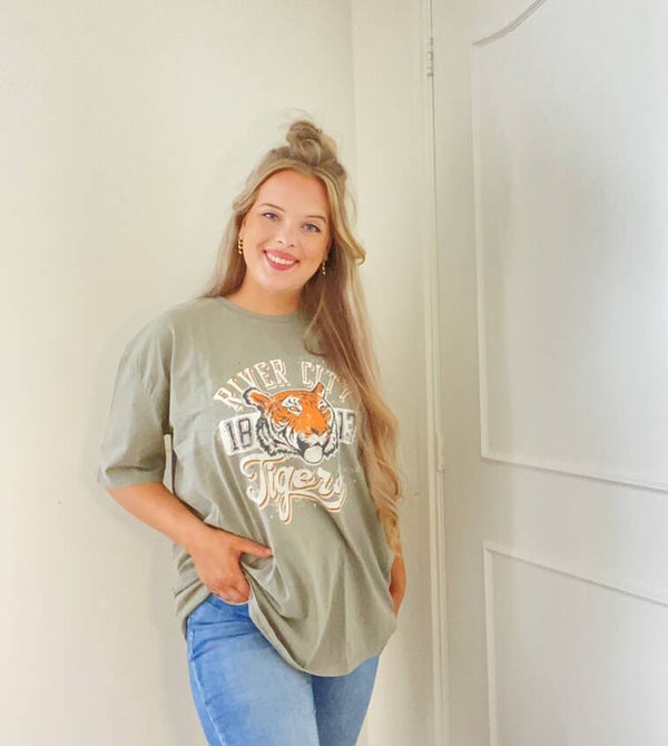 Oversized river city t-shirt