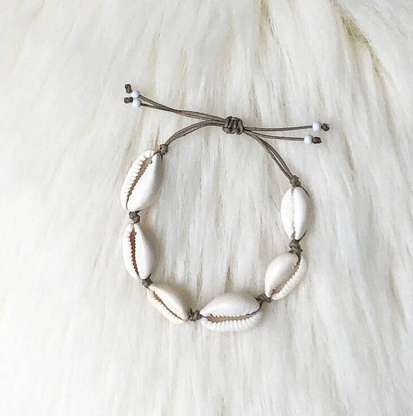 Shells armband bruin