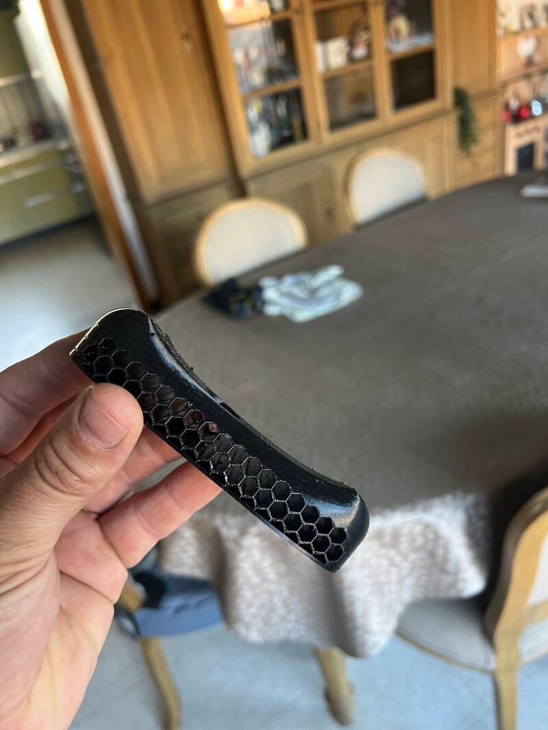 schokdemper voor wapen in rubber op stalen achterkant voor terugslag