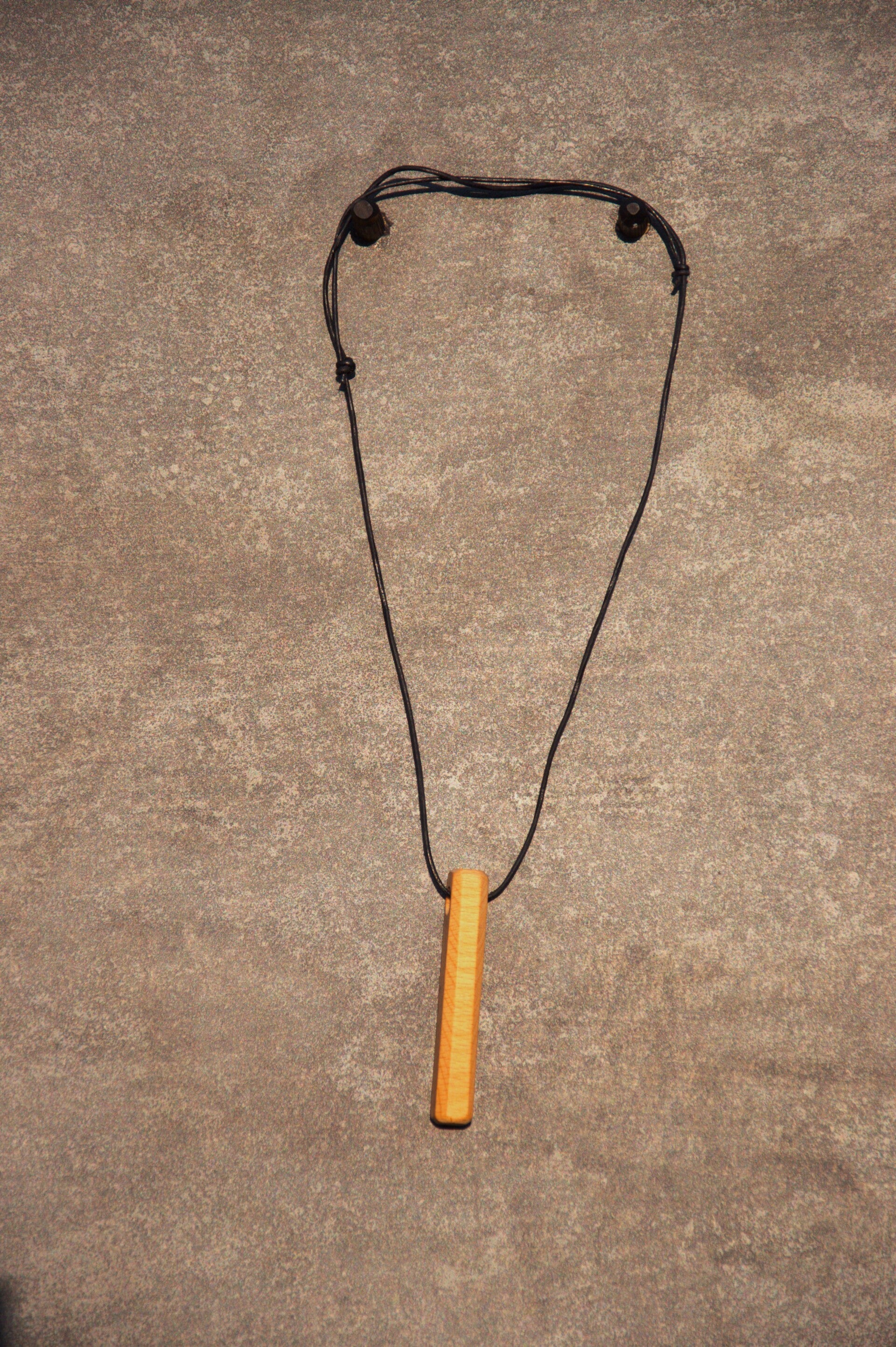 Sanfte Eleganz – Halskette aus Buchenholz