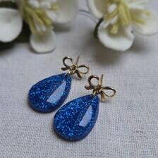 Sapphire | Blauwe glitter oorbellen
