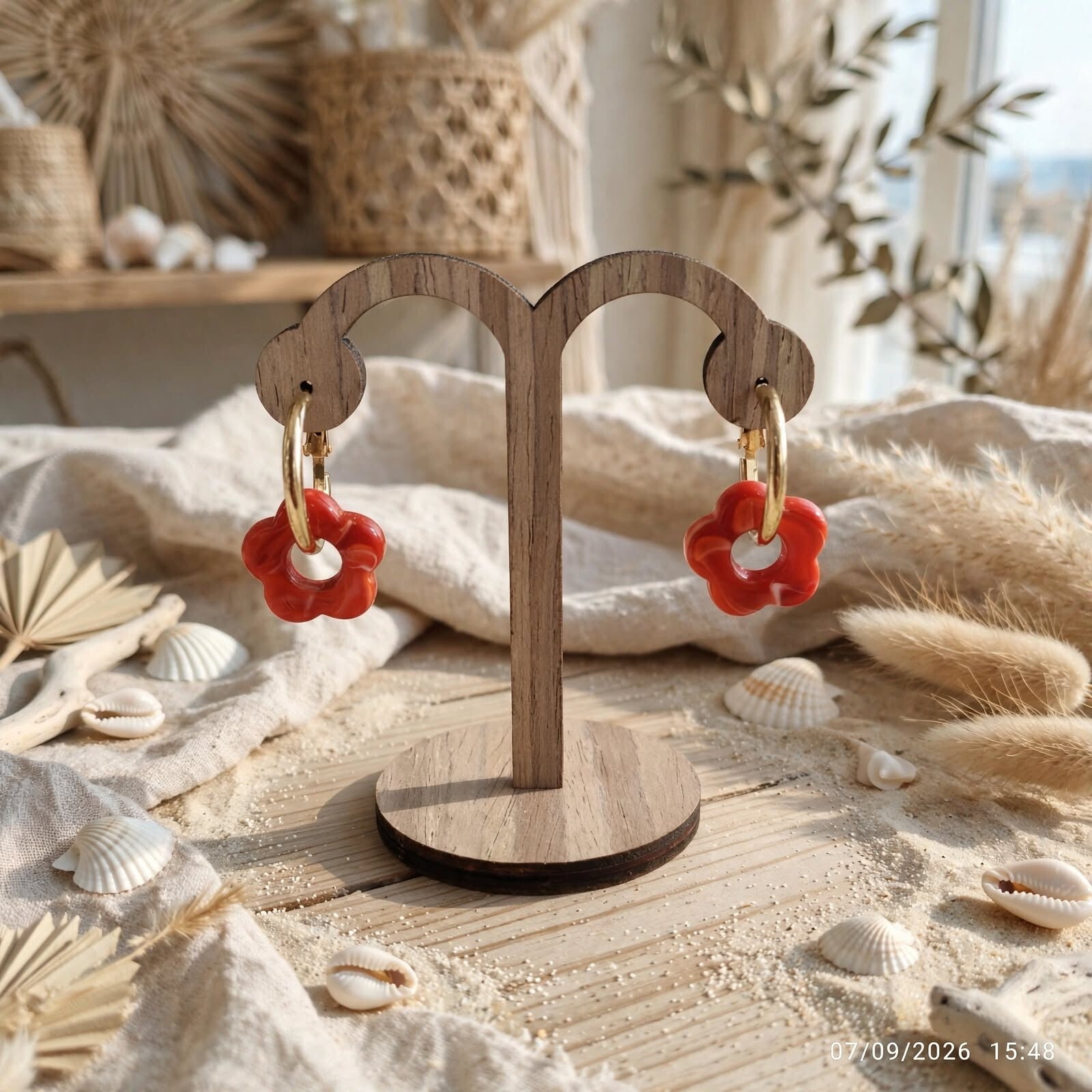 Boucles d'oreilles créoles doré et fleurs Acajou