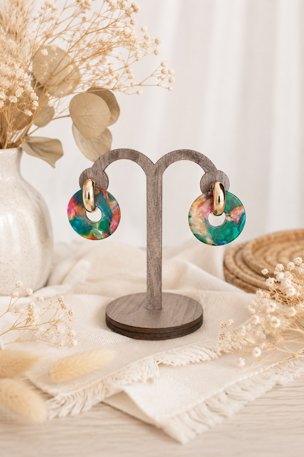 Boucles d'oreilles créoles doré et écailles multicolores