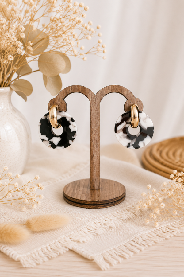 Boucles d'oreilles créoles doré et écailles noir et blanc