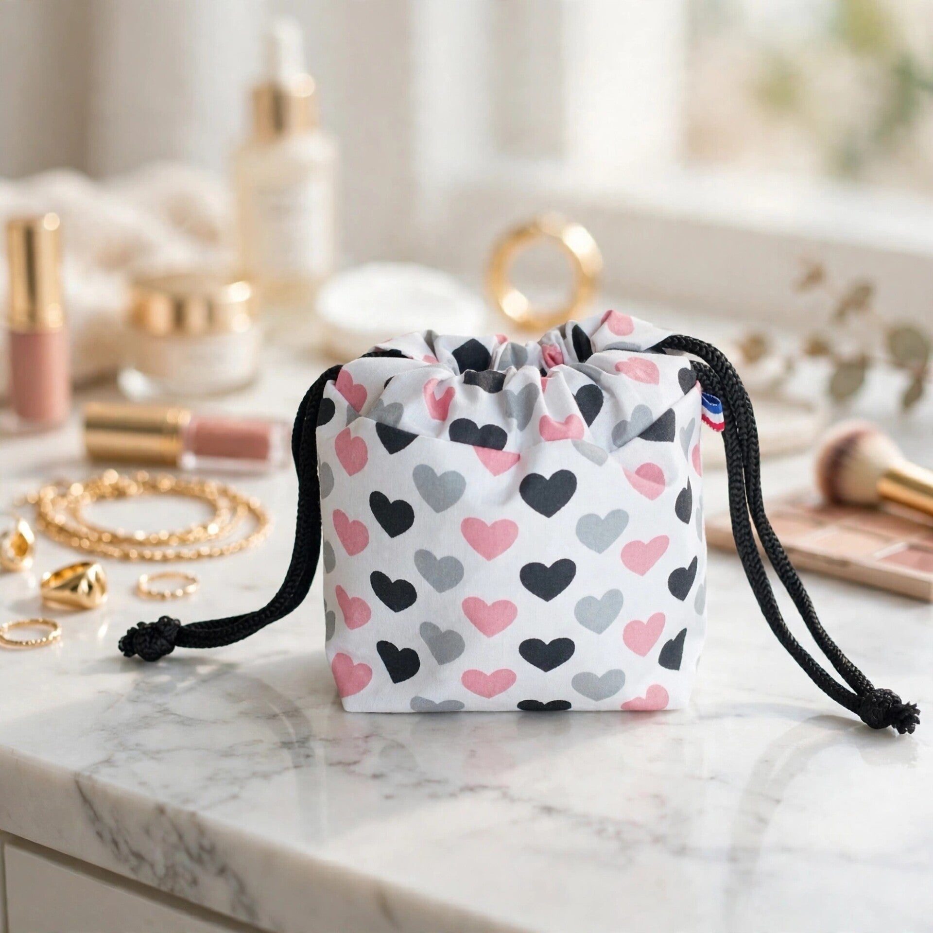 Trousse pochon avec cordons blanche coeurs rose et noir et gris