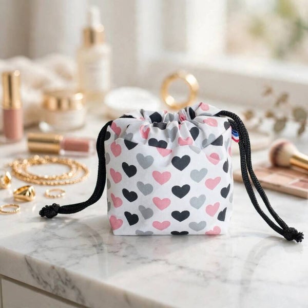 Trousse pochon avec cordons blanche coeurs rose et noir et gris