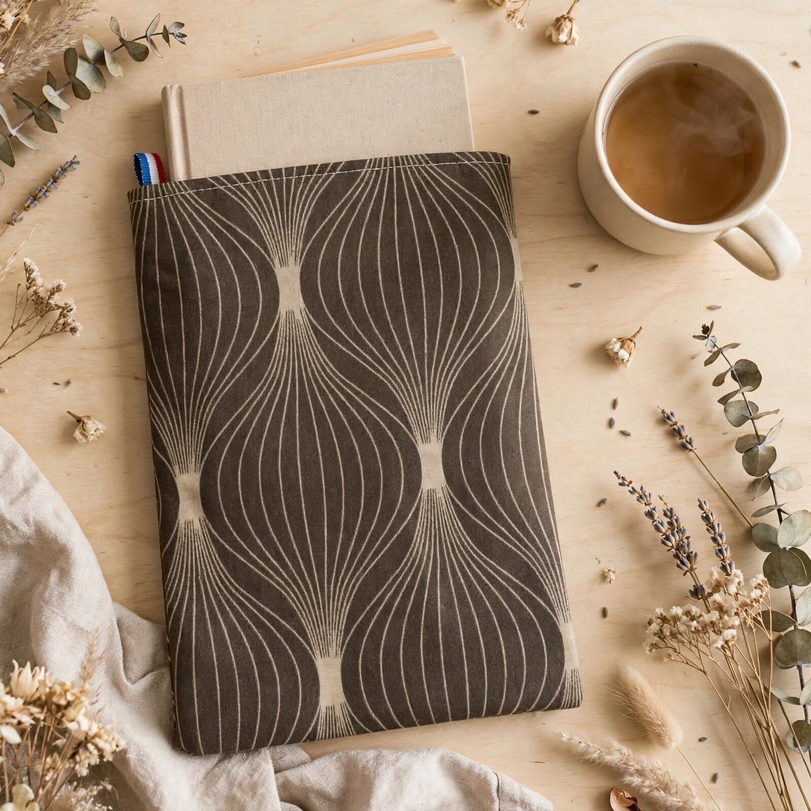 Pochette à livre de poche toupies marron