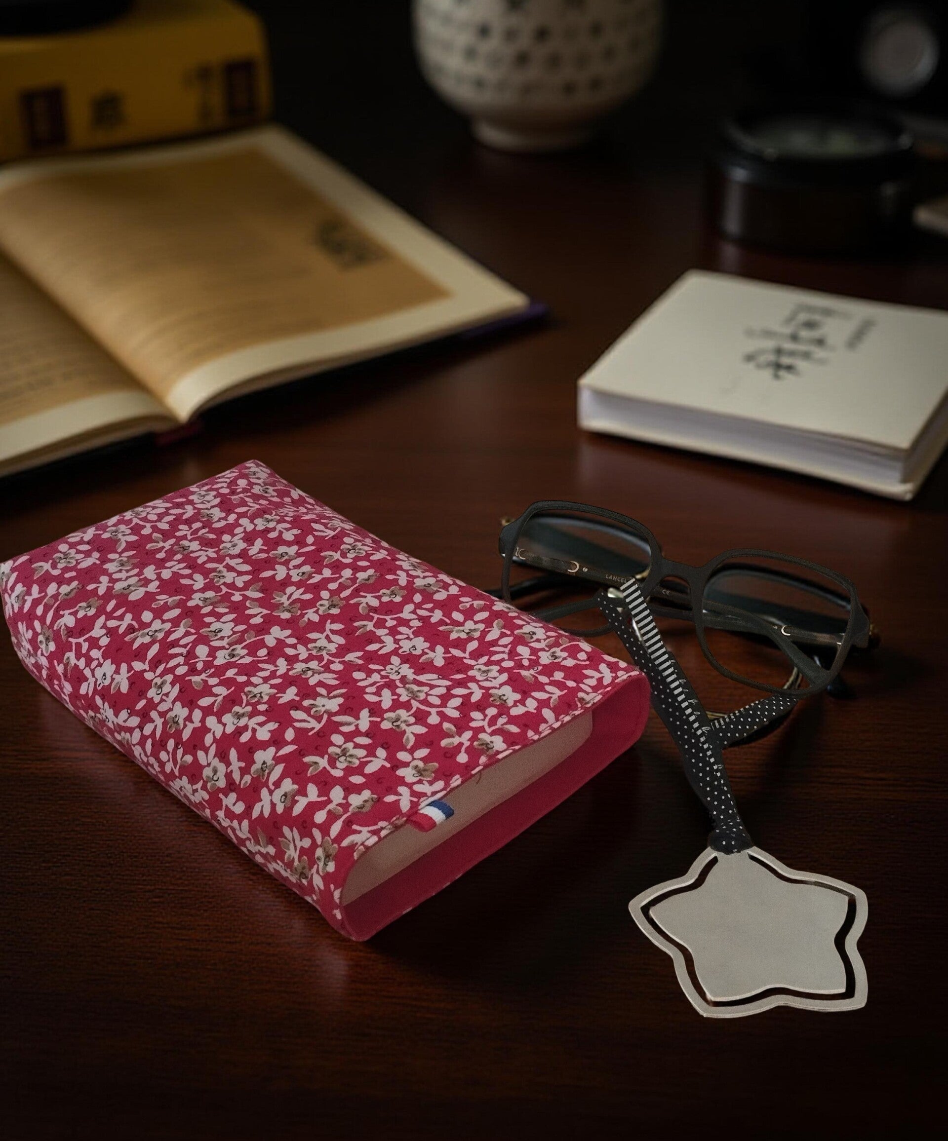 Pochette à livre de poche fleurs rouge