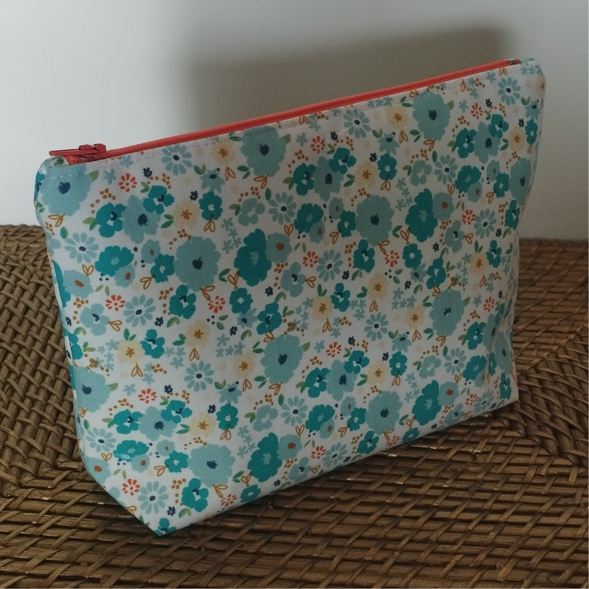 Trousse multi-usages fleurs turquoise zip orange