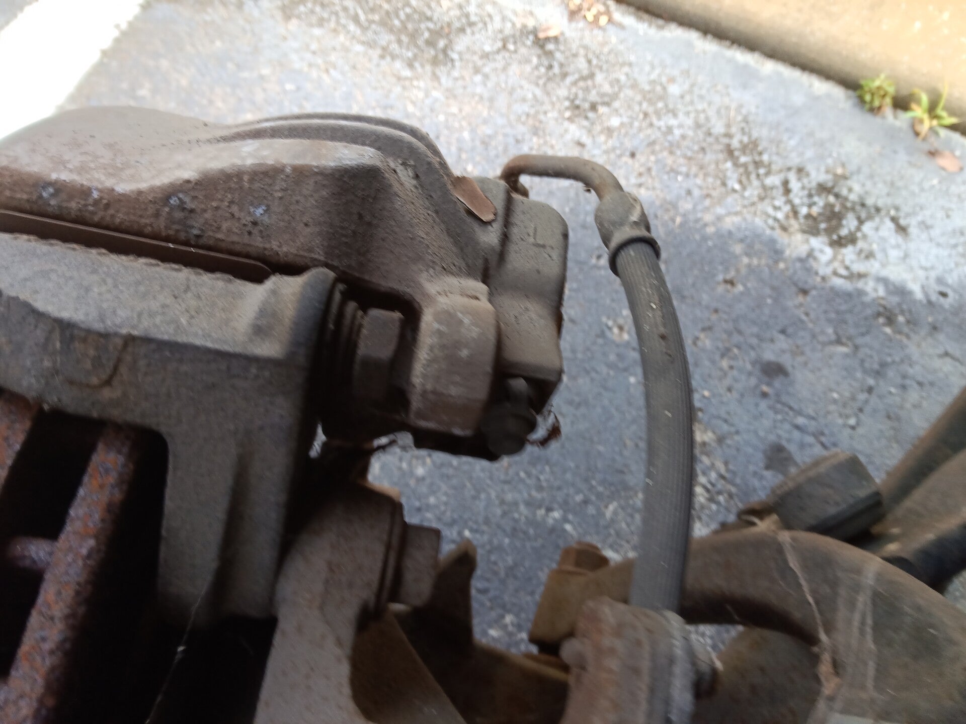 Break pad replacement in La Vergne, Tennessee and new tire blot missing replacement bolt