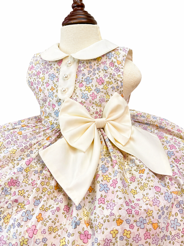 Sleevless Classic bow Dress .