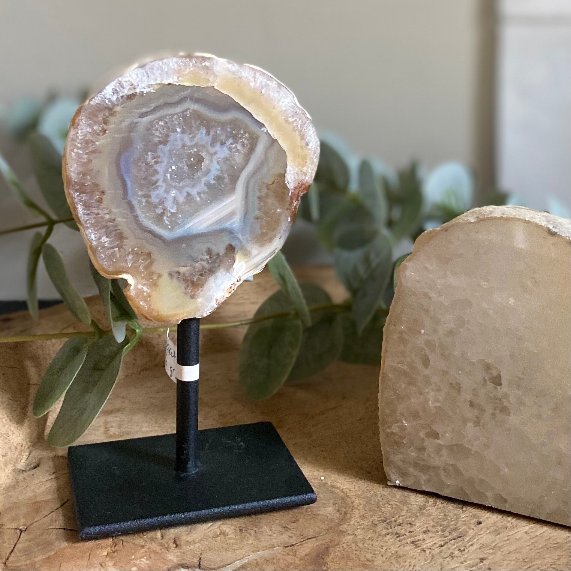 Agaat op standaard druzy