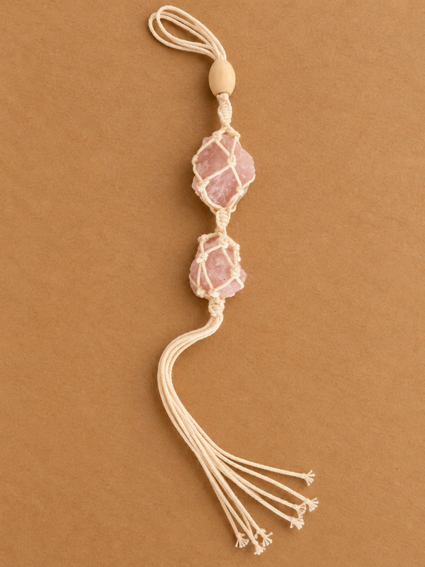 Rozenkwarts macramé hanger