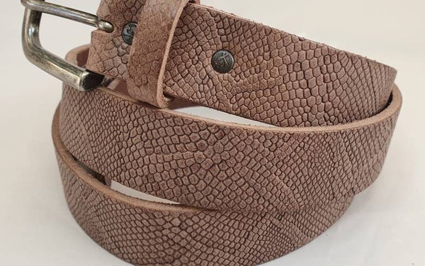 Lederen riem met reptielen print