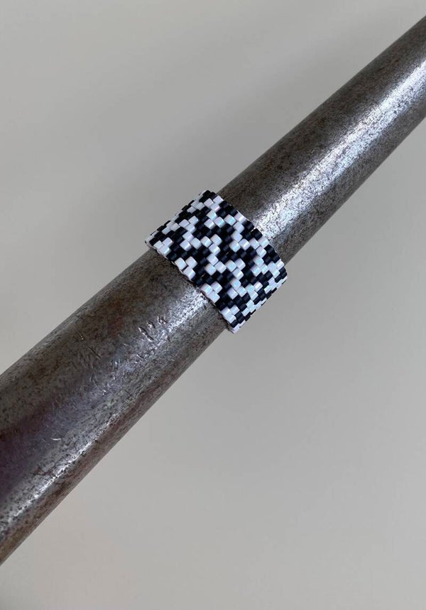 Mooie ring met zigzag patroon
