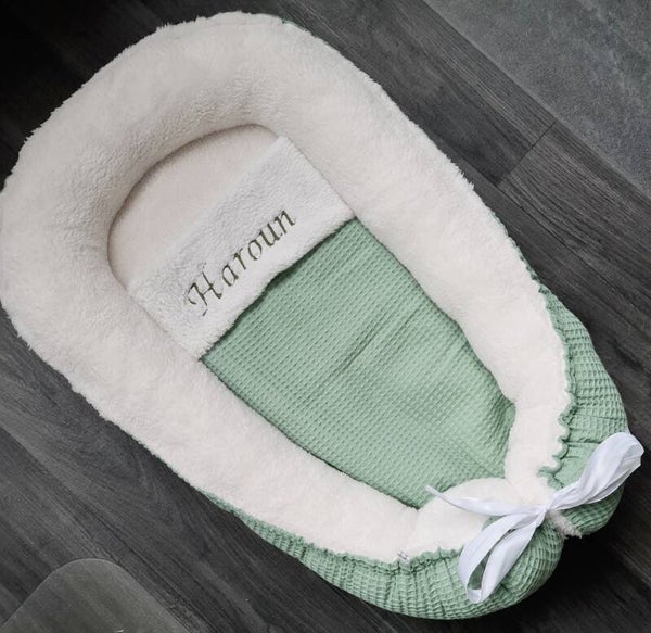 Gepersonaliseerd Babynestje Teddy – Warm & Zacht Kraamcadeau