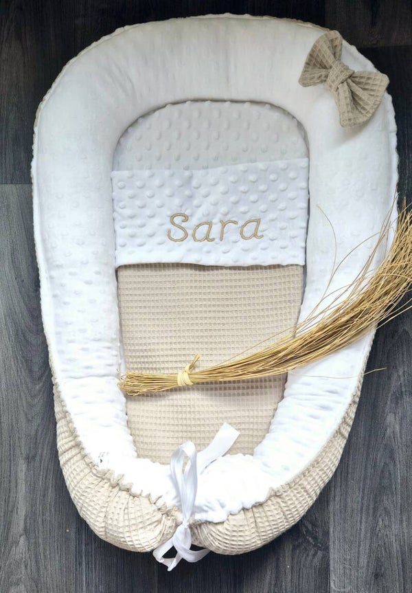 Gepersonaliseerd Babynestje Beige met Naam – Uniek Kraamcadeau
