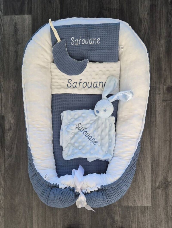 Gepersonaliseerd Babynestje met Naam – Kraamcadeau Uniek Donkerblauw