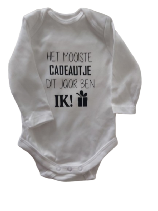 Rompertje met de tekst " Het leukste cadeautje dit jaar ben ik "