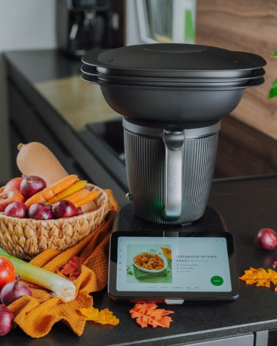 Thermomix TM7 mit Zutaten