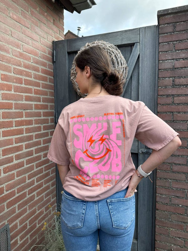 T-shirt smile club