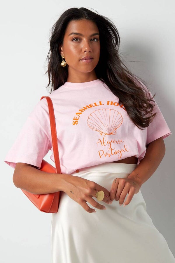T-Shirt ★ seashell hotel roze