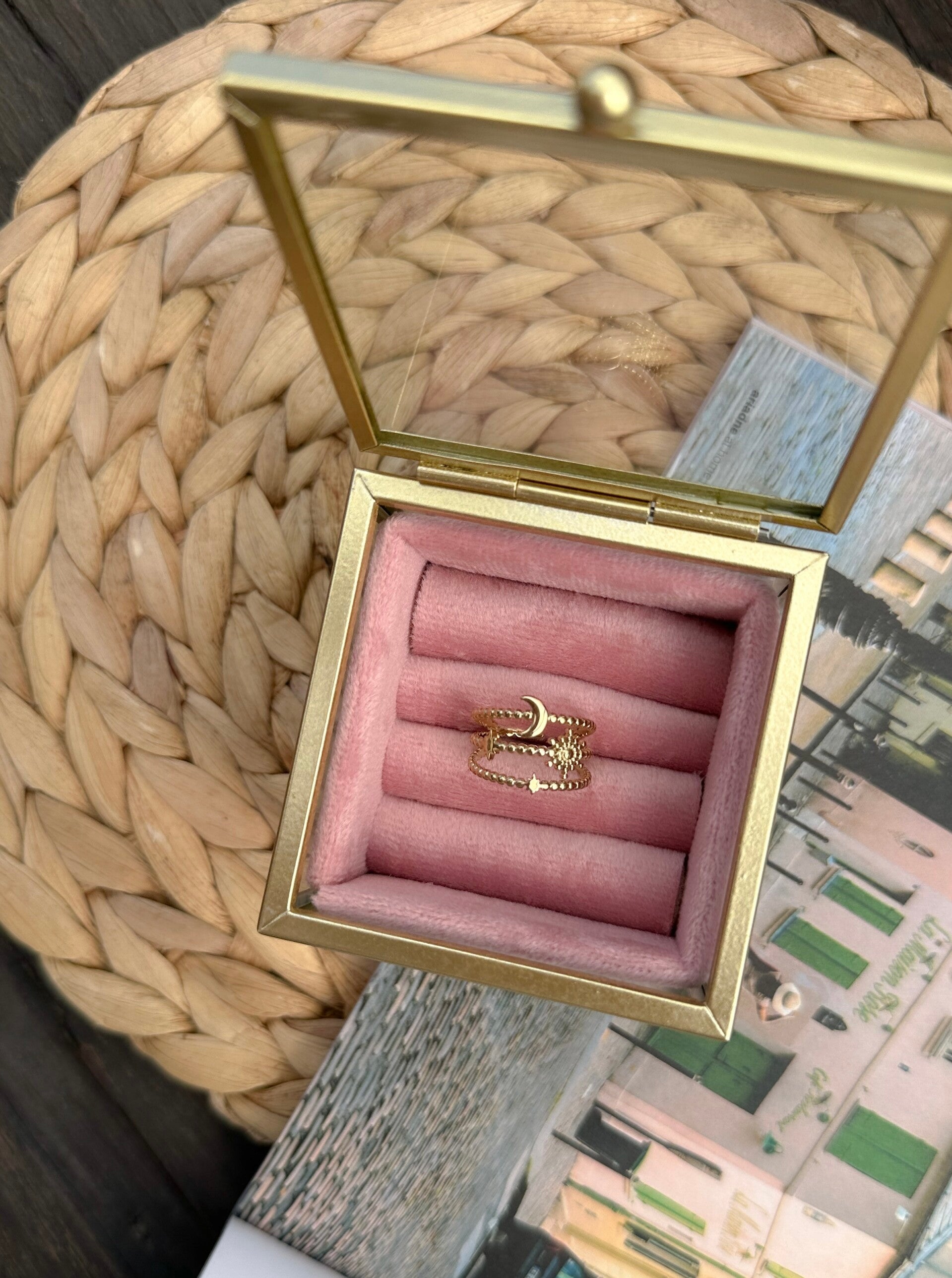 ring to the moon and back - goud