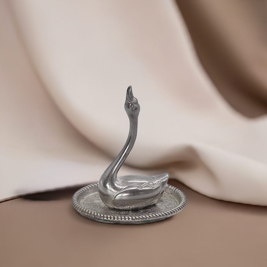 Vintage Silver Swan Ring Holder – Timeless Elegance in Silver
