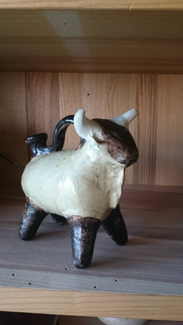 Pottery bull, askos , zoomorphic