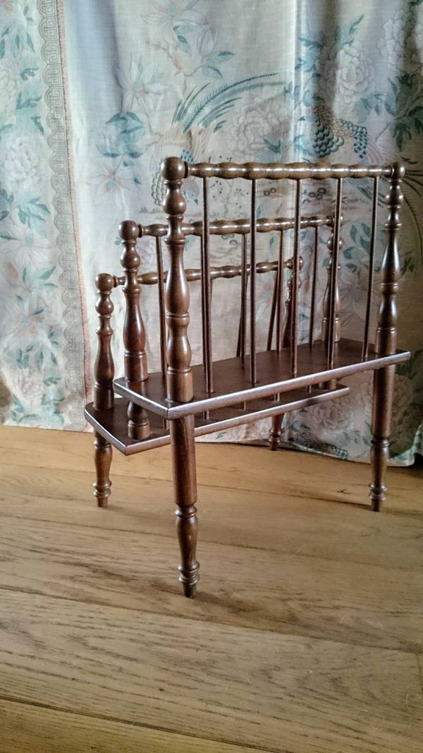 Houten lectuurbak zeer sierlijke bewerking