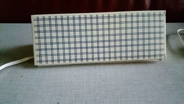 Bedlampje wit met blauwe ruitjes motief 