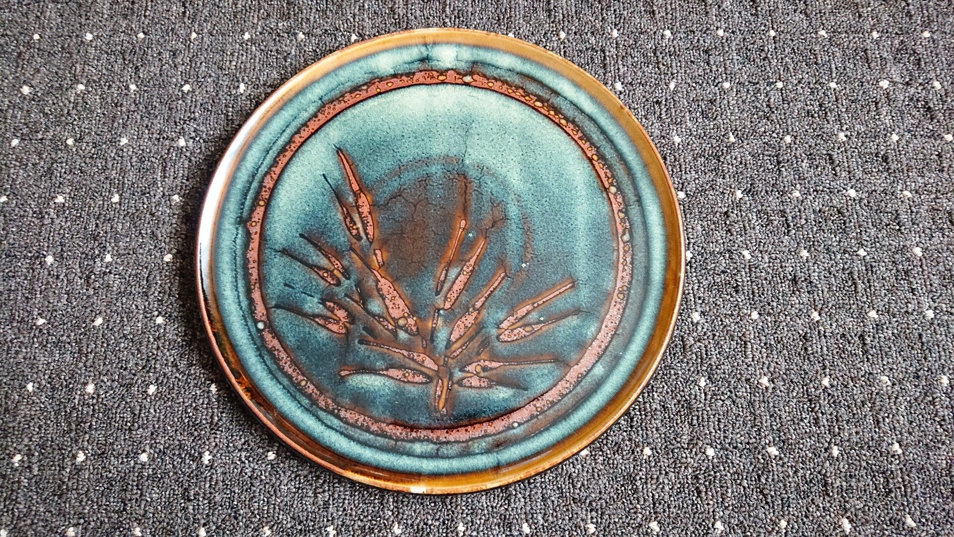 Sierbord uit Zwitserland, Bosshard keramik, 34 cm 