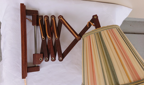 Houten schaarlamp, harmonica wandlamp, vintage accordeon muurlamp