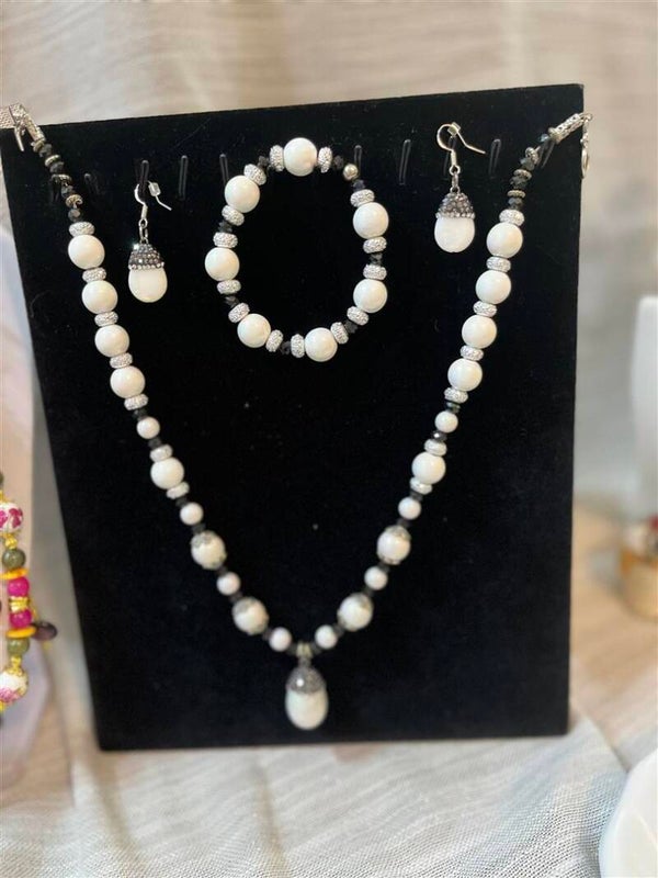 White Tear Drop and Black Silver Jewelry set. 202307bgw01 60w18.5n6.1b1.5e
