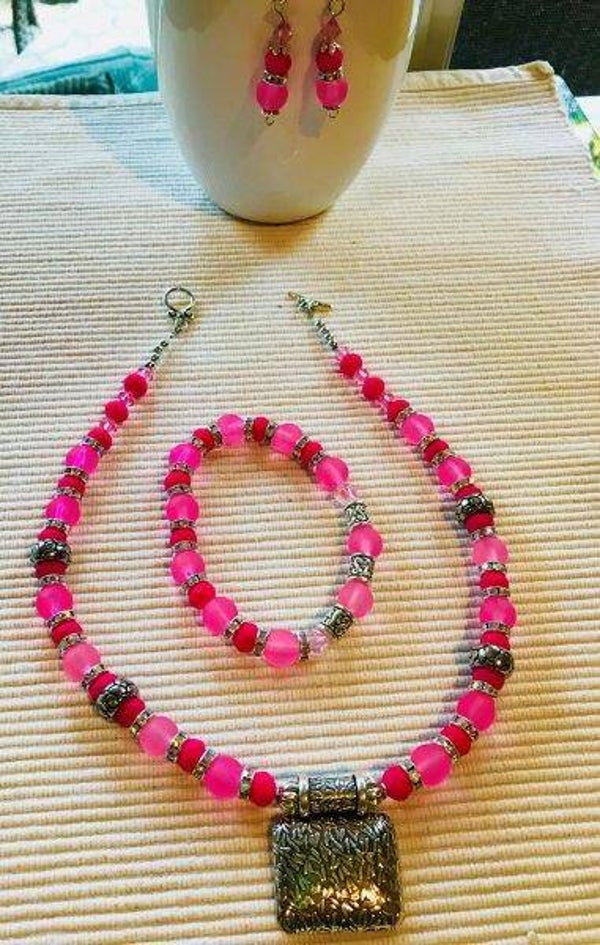 Fushia and Silver Jewelry Set. 202307pfc02 65w17n1.25p7.1b2e