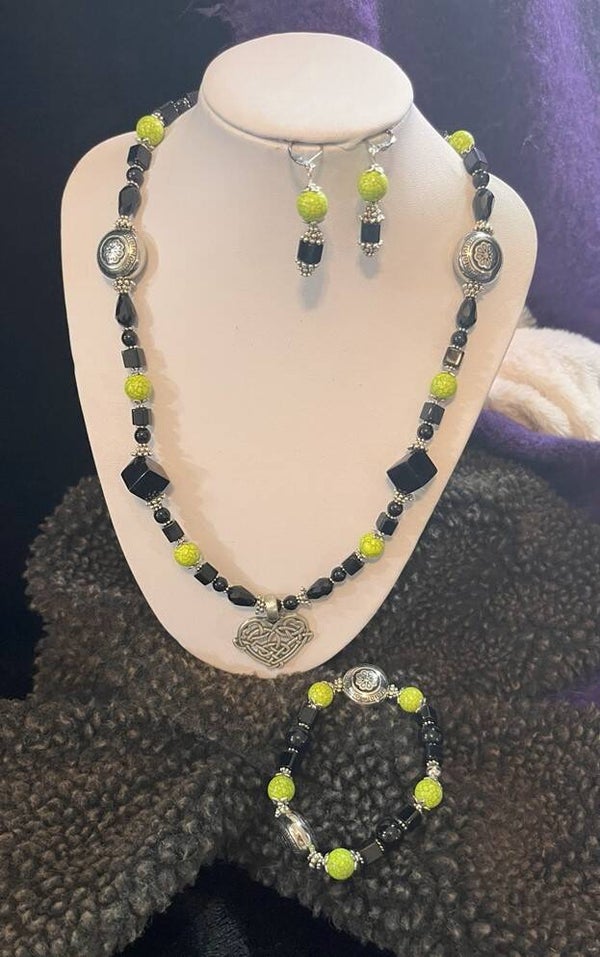 Celtic Knot with Infinite Hearts Neclace Set: 202312glo07 75w23n1.5p6b2e