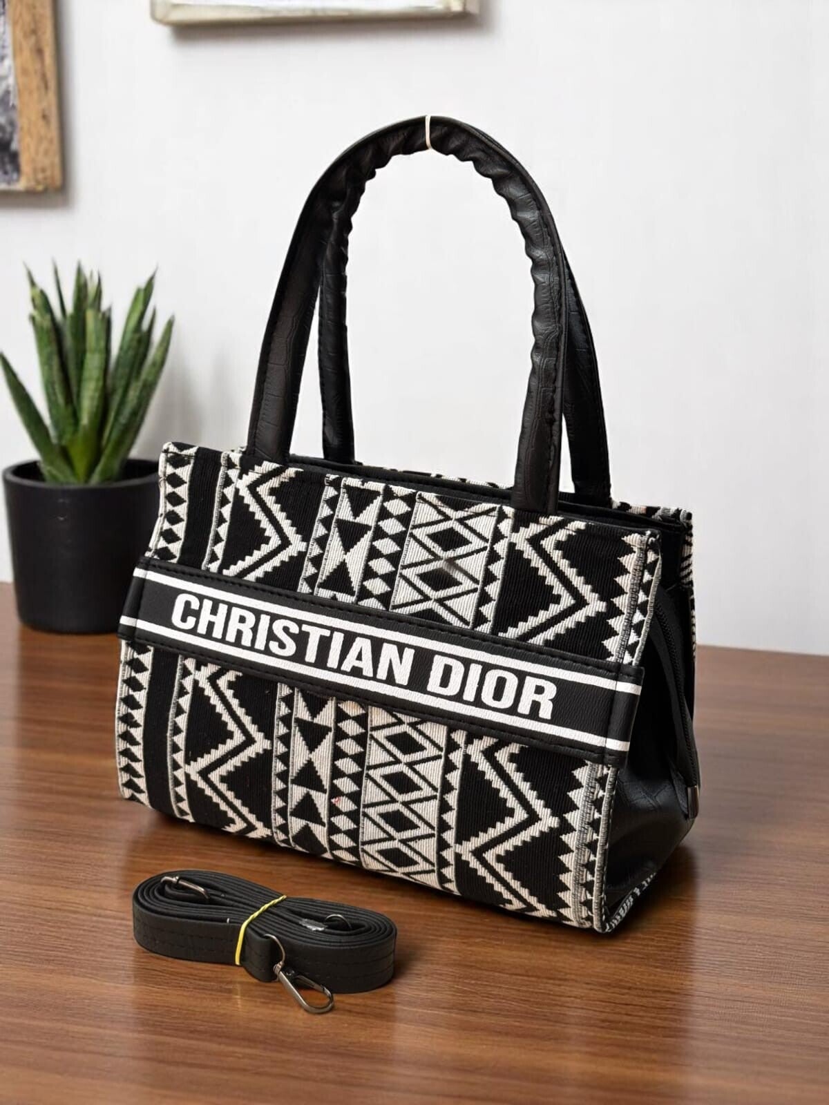 Ladies handbag christian dior